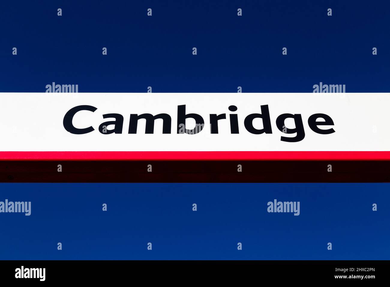 Panneau indiquant Cambridge à la gare de Cambridge, Cambridgeshire, Royaume-Uni Banque D'Images