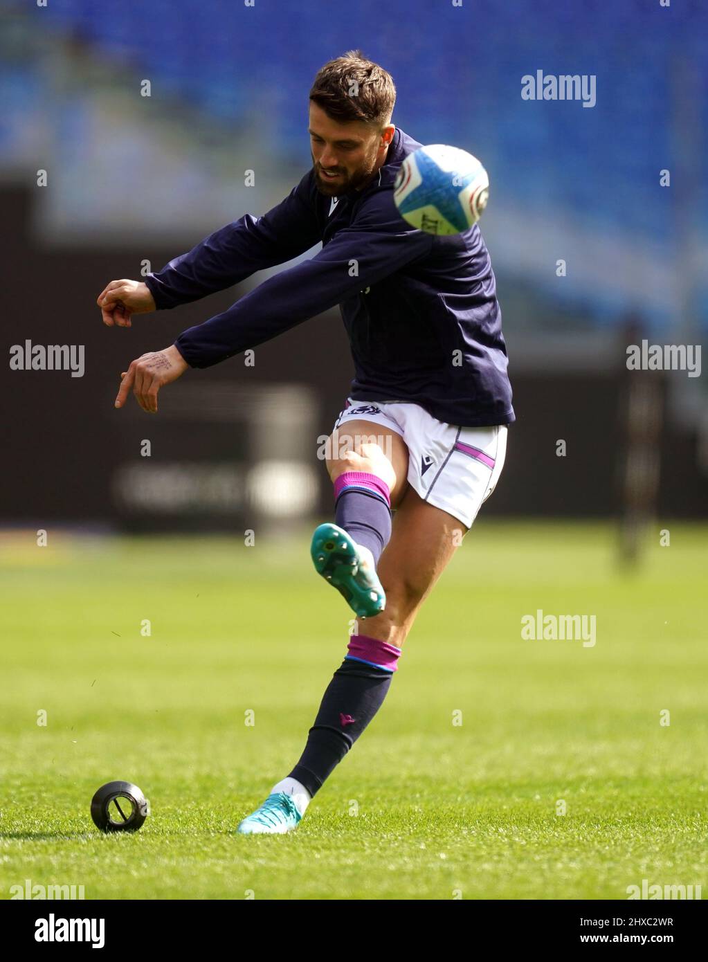 Adam Hastings en Écosse pendant la course d'un capitaine au Stadio Olimpico, Rome. Date de la photo : vendredi 11 mars 2022. Banque D'Images