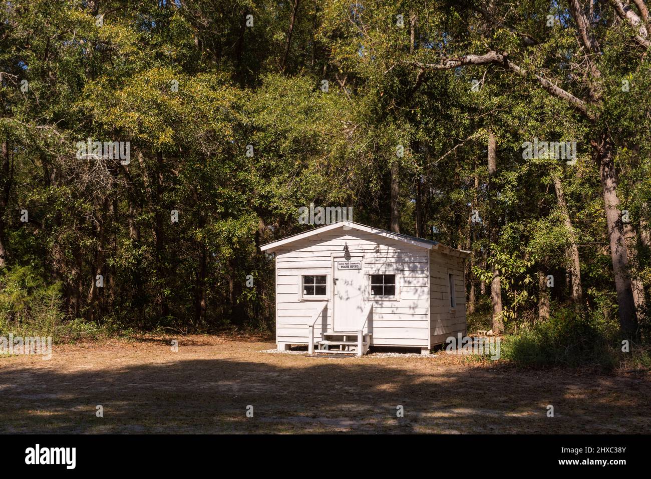 La plantation de Coffin point abrite une maison de plantation originale ainsi que 1 des 3 maisons de louange restant à l'île de Sainte-Hélène, en Caroline du Sud. Banque D'Images