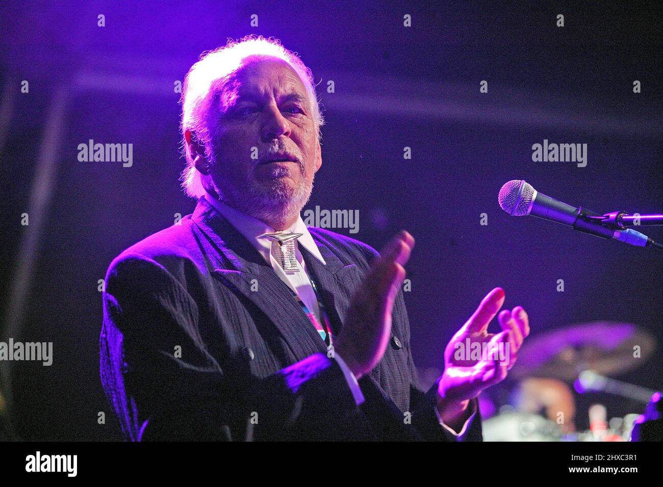 Gary Brooker, chanteur et chansonnier du Procol Harum, se produit au concert de charité Wintershall du 11th juin 2005 Banque D'Images