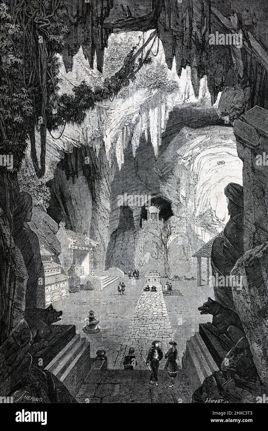 Temple bouddhiste souterrain, grotte bouddhiste de Huyen Khong ou grotte de Huyen Khong dans les montagnes de marbre près de Da Nang ou Danang Vietnam.Illustration ancienne ou gravure 1860. Banque D'Images