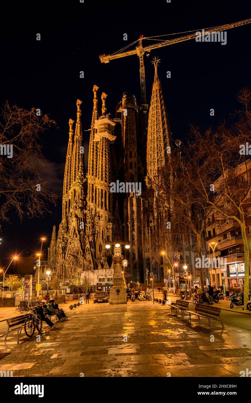 Basilique de la Sagrada Familia la nuit, vue de l'avenue Gaudí (Barcelone, Catalogne, Espagne) ESP : Basilique de la Sagrada Familia de Noche, Barcelone Banque D'Images