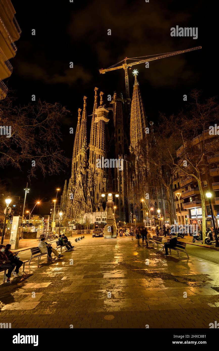 Basilique de la Sagrada Familia la nuit, vue de l'avenue Gaudí (Barcelone, Catalogne, Espagne) ESP : Basilique de la Sagrada Familia de Noche, Barcelone Banque D'Images