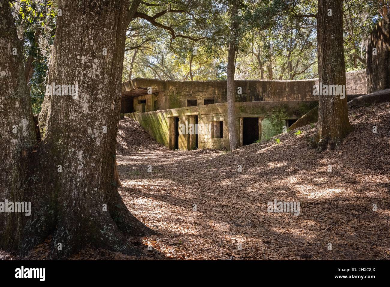 Le fort Fremont, sur l'île de Sainte-Hélène, en Caroline du Sud, est l'un des 2 forts côtiers laissés de la période de guerre hispano-américaine. Banque D'Images