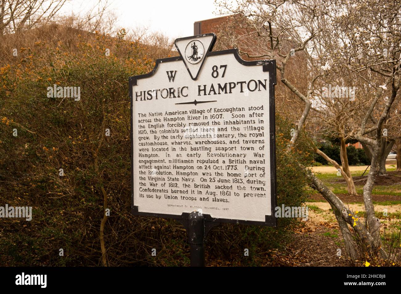 La plaque historique de la ville de Hampton Virginia était le village amérindien de Kecoughtan 1607 Banque D'Images