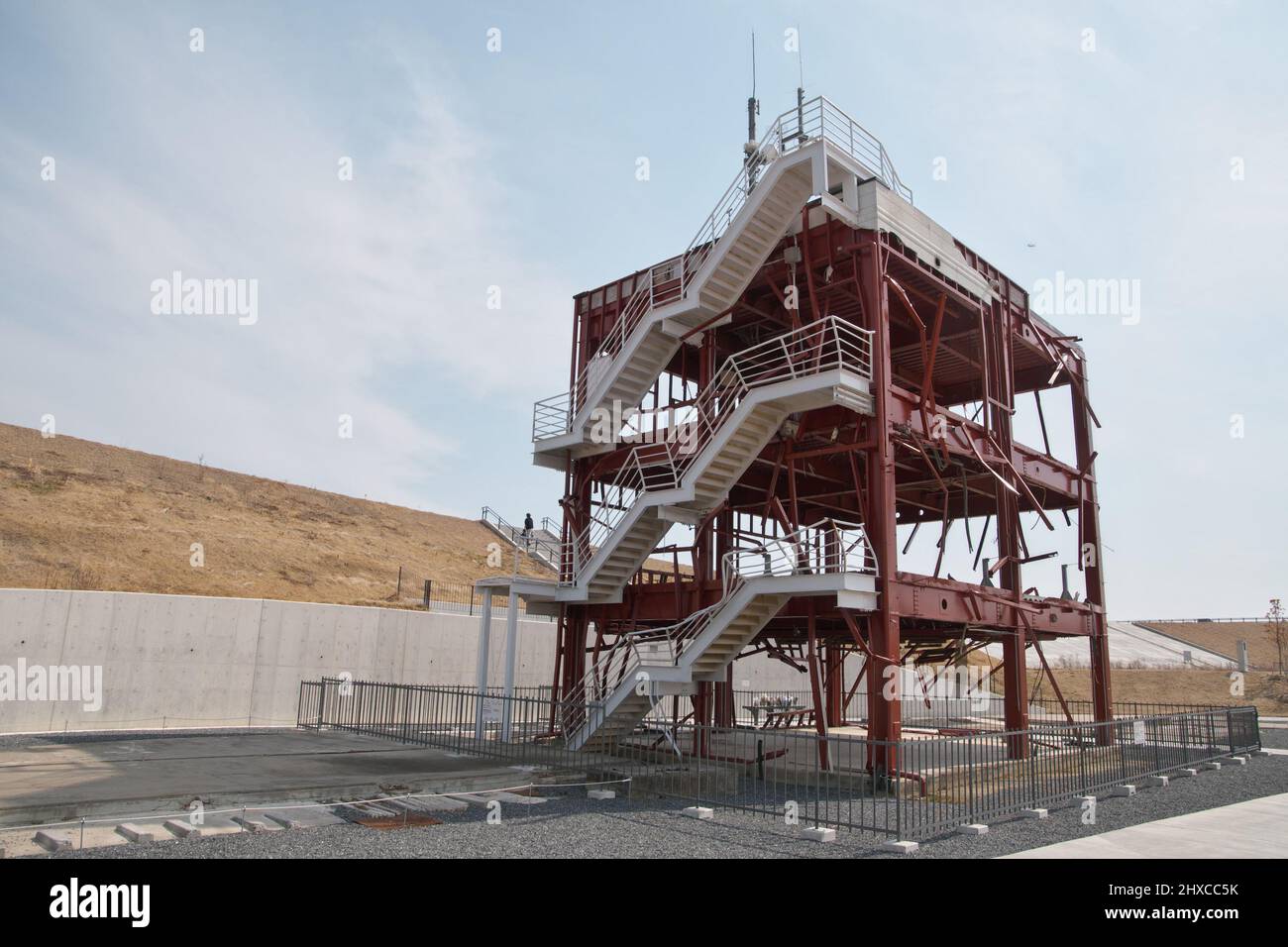 Minamisanriku, Japon. 11th mars 2022. Le squelette de l'ancien bâtiment gouvernemental de Minamisanriku, endommagé par le tsunami, est visible dans le parc commémoratif de rétablissement du tremblement de terre de la ville de Minamisanriku, dans la préfecture de Miyagi, au Japon, le 11 mars 2022. Photo par Keizo Mori/UPI crédit: UPI/Alay Live News Banque D'Images