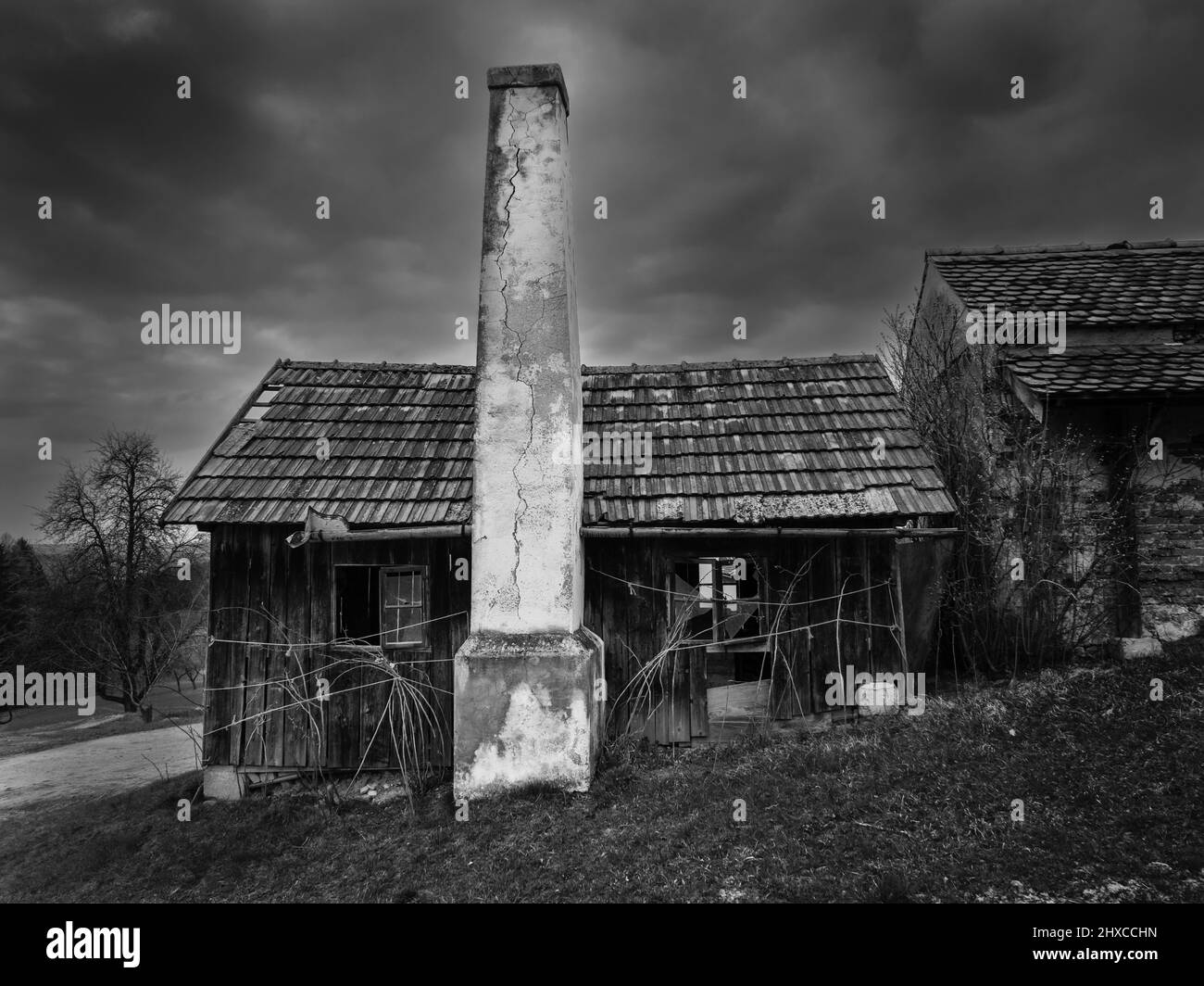 Vieille ferme en ruine Shed avec Chimney dans la région de Mostviertel en Basse-Autriche Banque D'Images