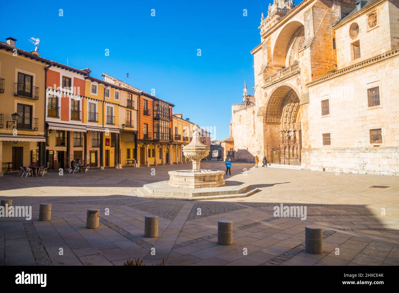 Place de la cathédrale. Burgo de Osma, province de Soria, Castilla Leon, Espagne. Banque D'Images