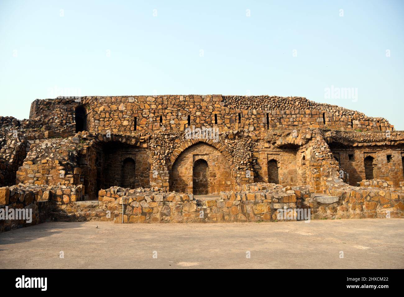 Ruines au fort de Firoz Shah Kotla à New Delhi, qui était la citadelle de Firoz Shah Tughlaq, le dirigeant du Sultanat de Delhi en 1351-88. Banque D'Images