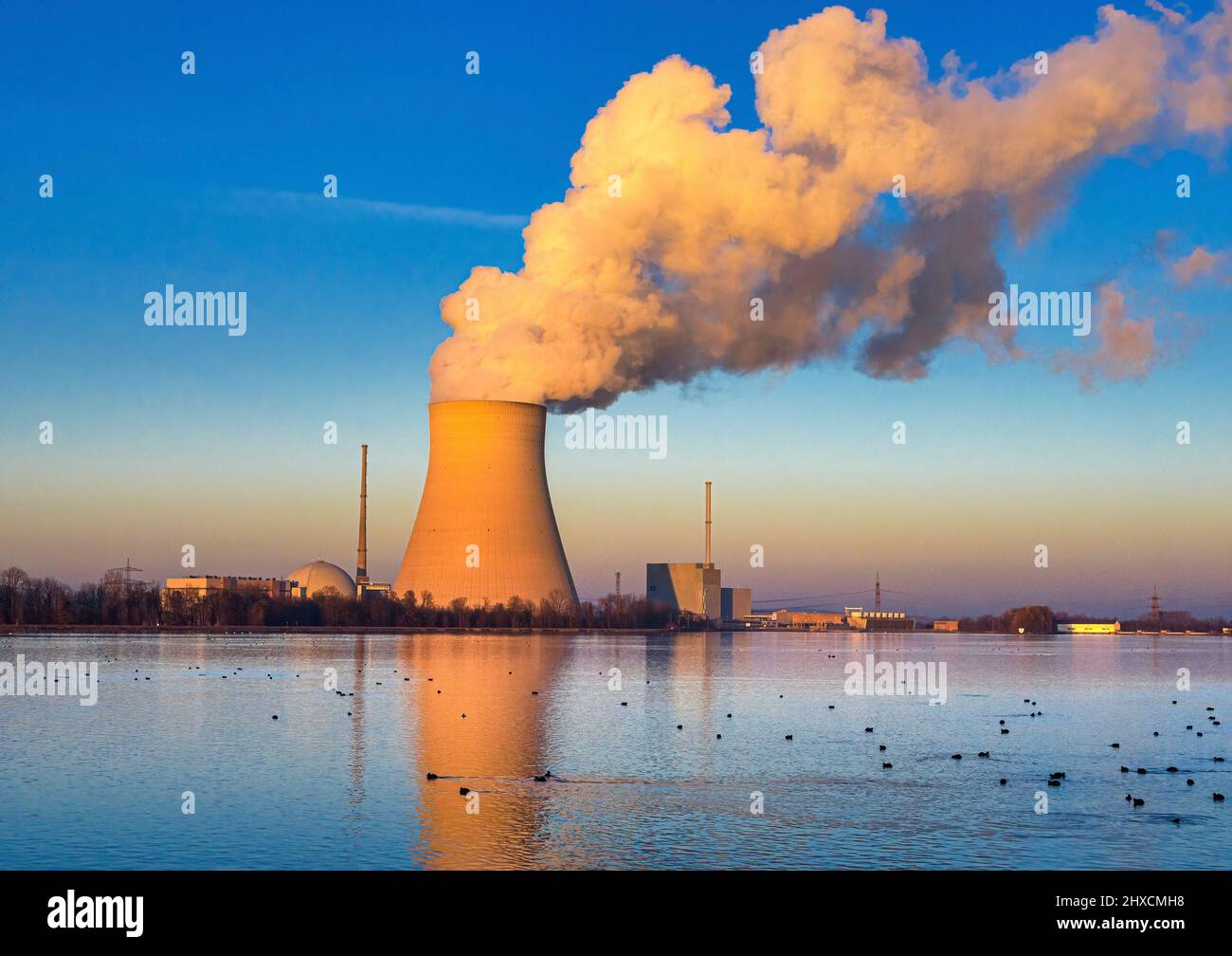 Centrale nucléaire Isar 2, Ohu, près de Landshut, Bavière, Allemagne, Europe Banque D'Images