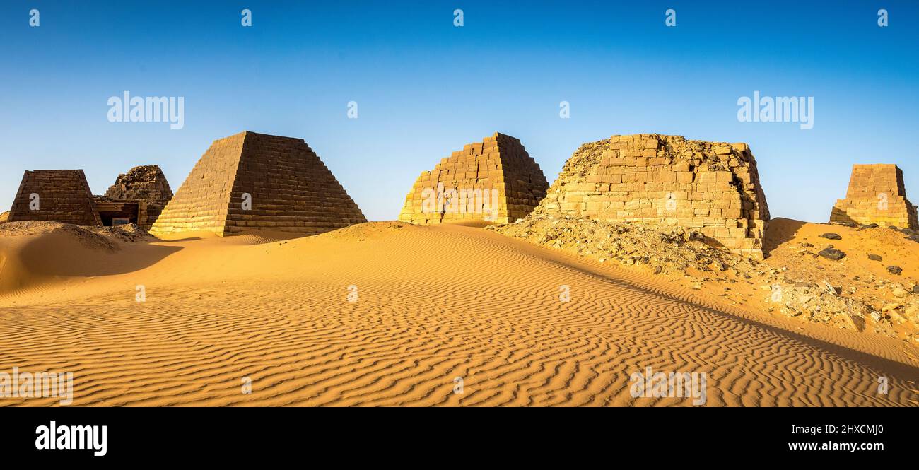 Pyramides de Meroe dans le désert du Sahara Banque D'Images