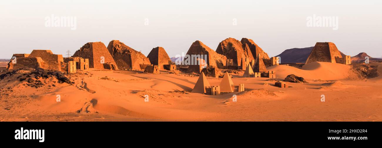 Pyramides de Meroe dans le désert de Nubie Banque D'Images