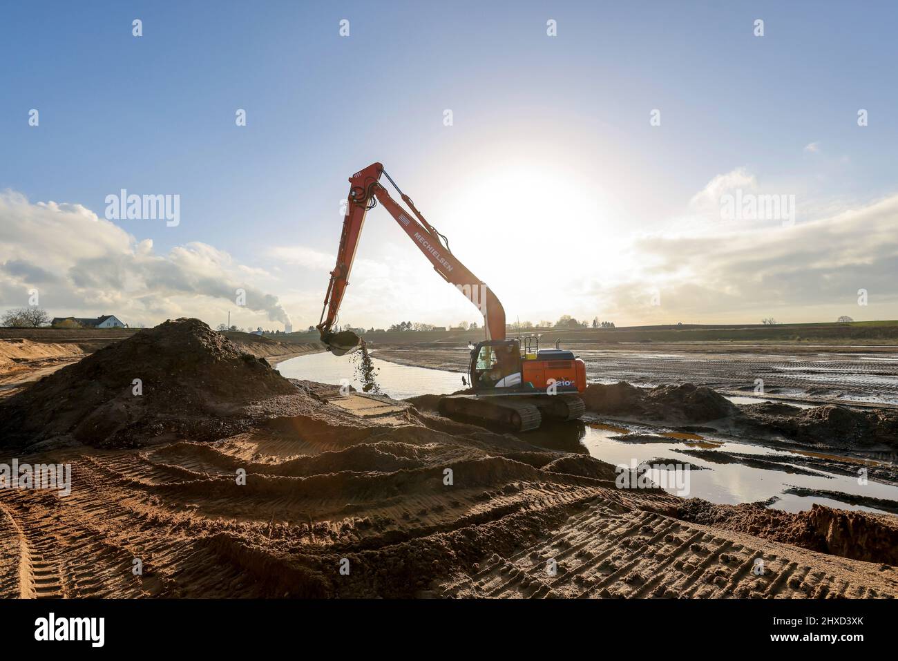 Dinslaken, Rhénanie-du-Nord-Westphalie, Allemagne depuis janvier 2022 après la construction d'un égout parallèle. Auparavant, la rivière était un égout ouvert, au-dessus du sol, combiné à l'eau de pluie et aux eaux usées. Banque D'Images