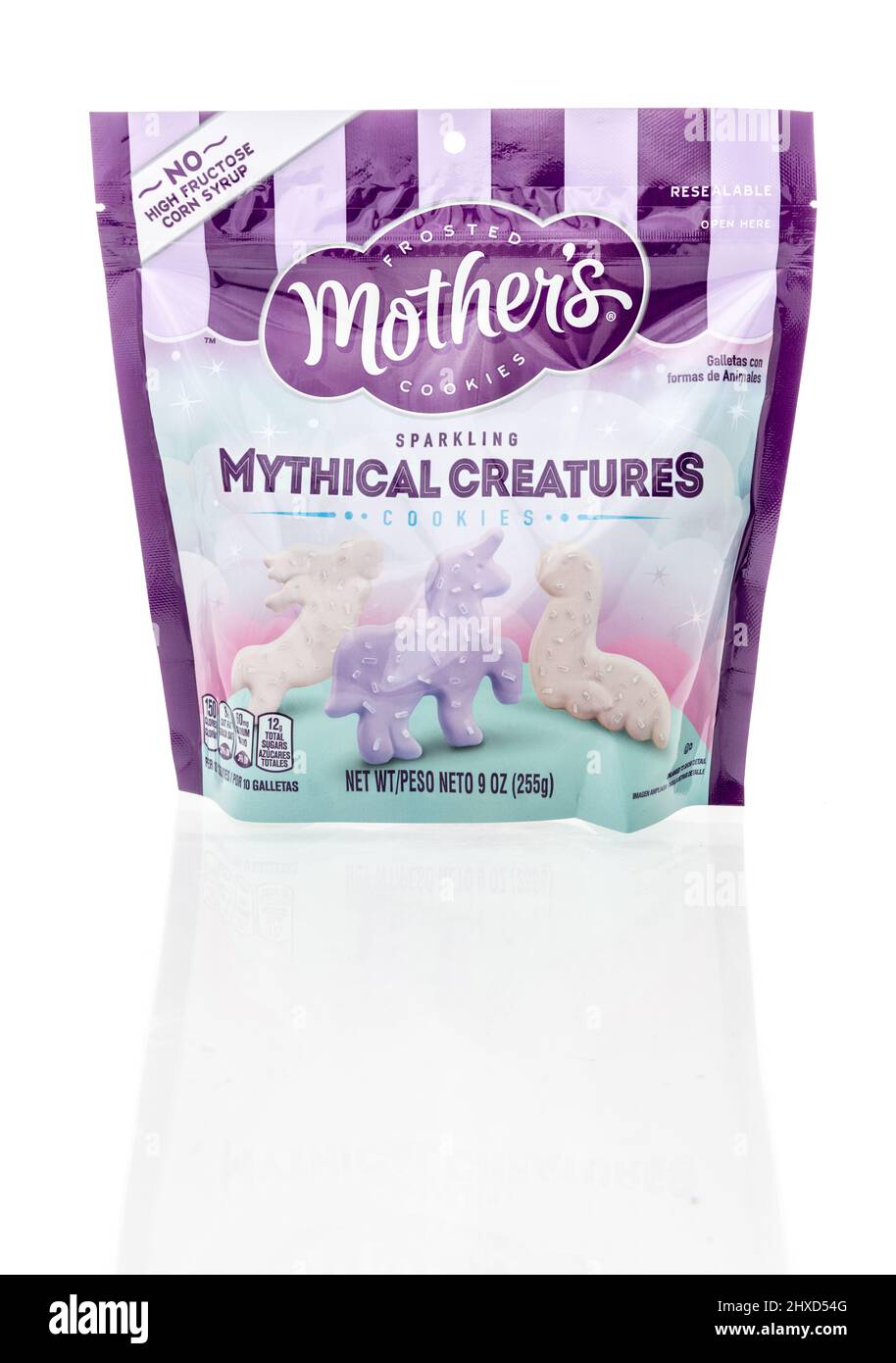 Winneconne, WI -6 Mars 2021: Un paquet de mamans givrées créatures mythiques étincelantes cookies sur un fond isolé Banque D'Images