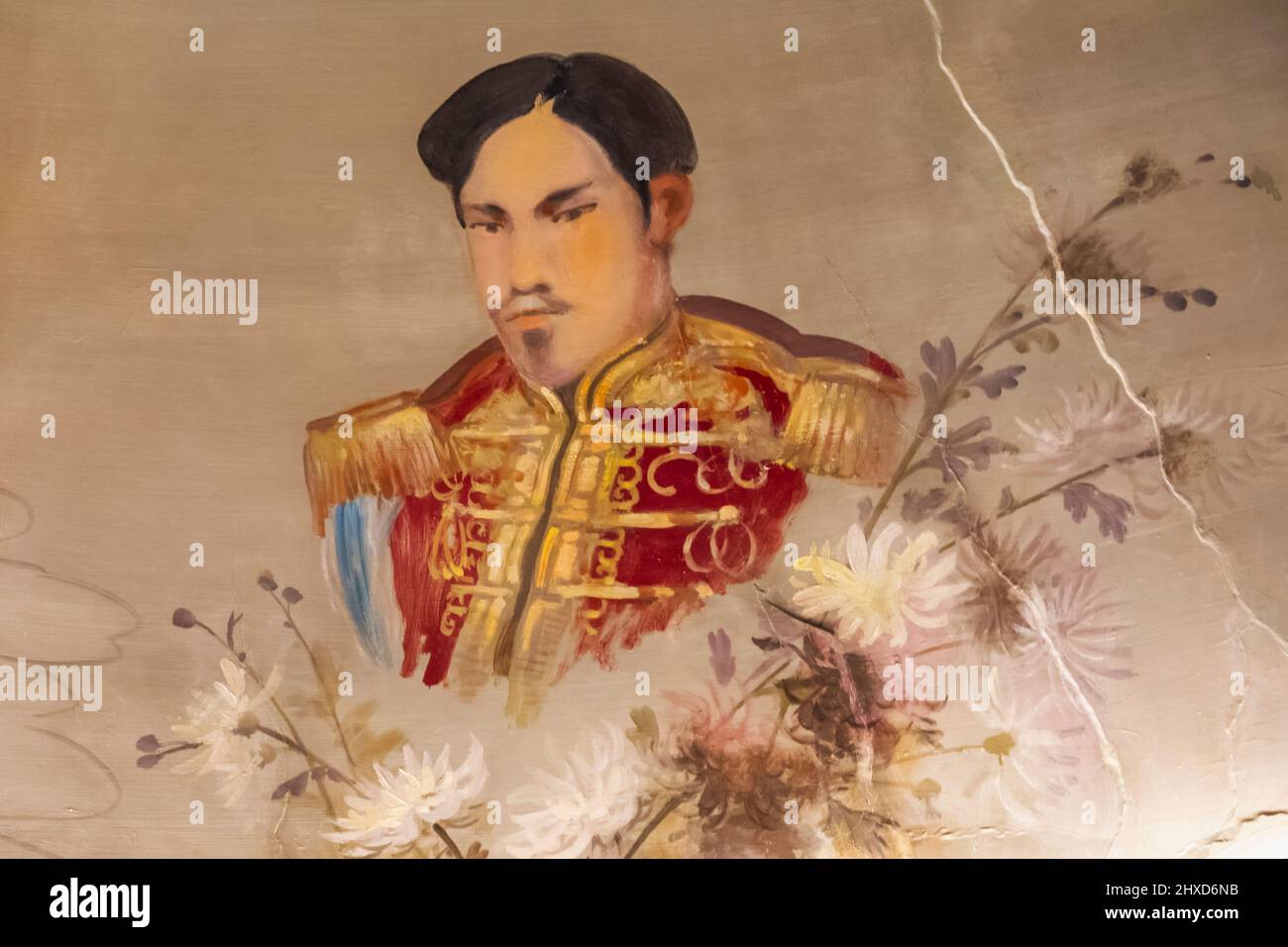 Angleterre, Dorset, Bournemouth, Musée Russell-cotes, la salle japonaise,Peinture murale représentant l'empereur Meiji Banque D'Images