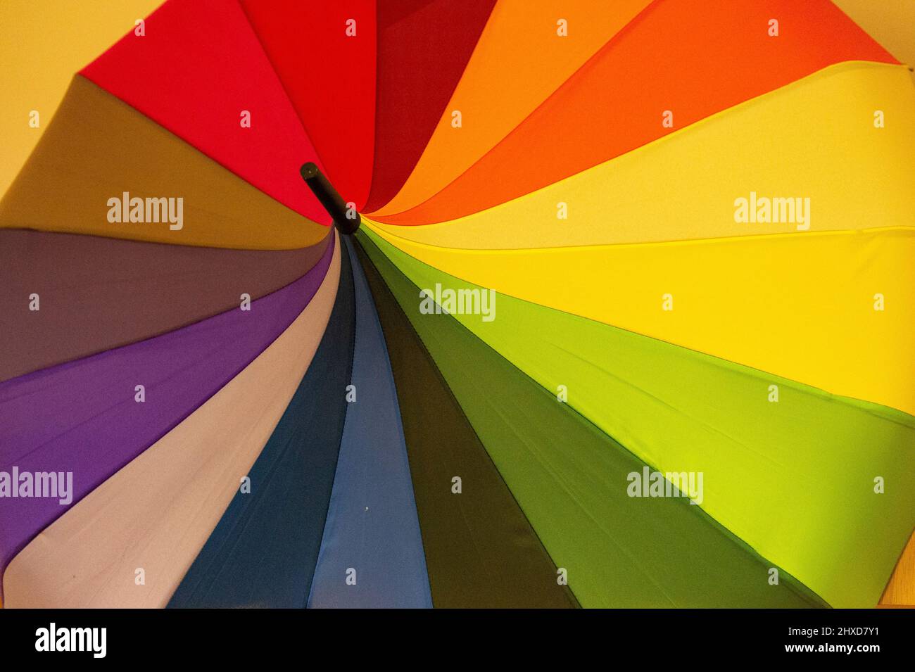 Parasol en plusieurs couleurs Banque de photographies et d'images à haute  résolution - Alamy