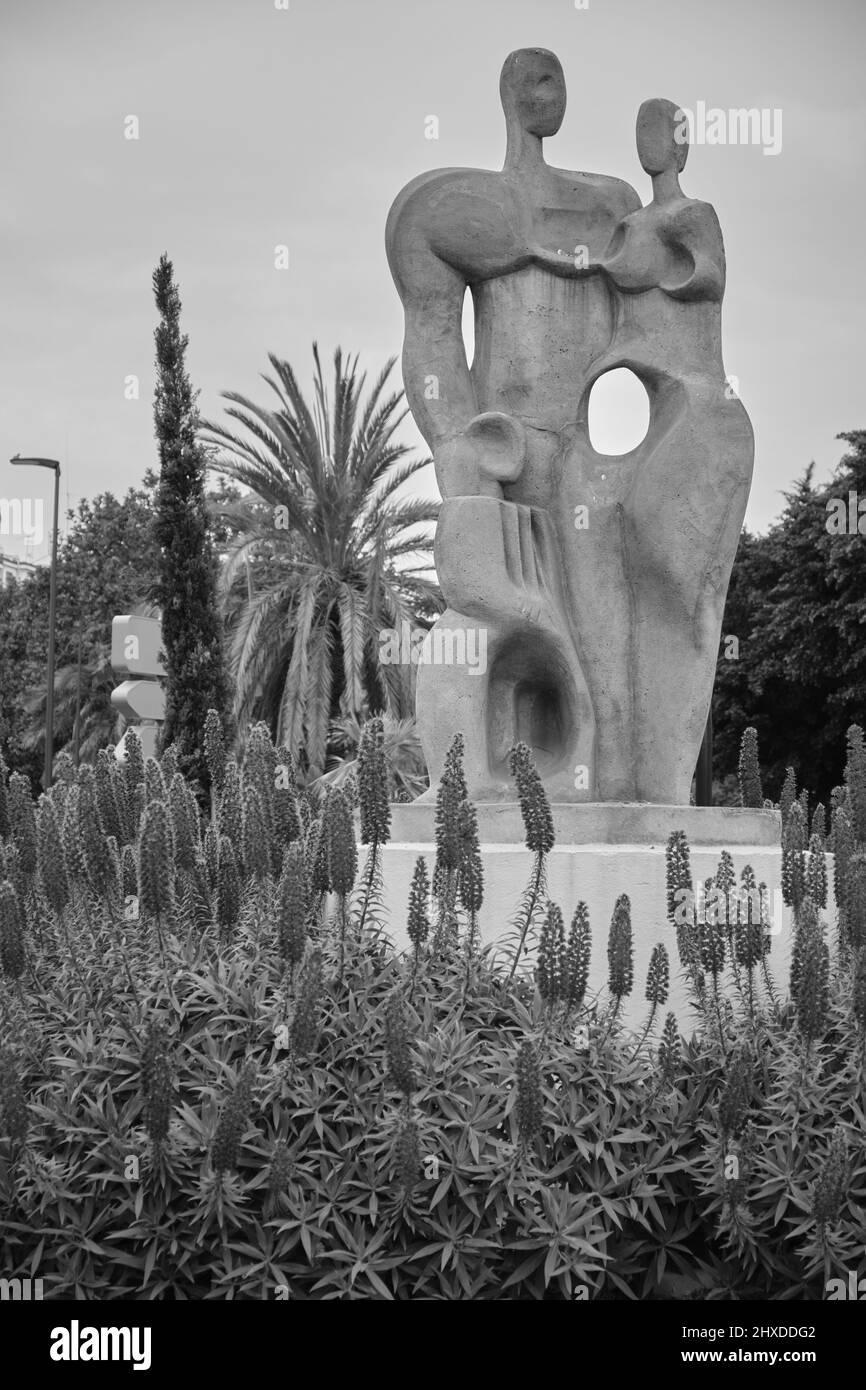 Sculpture d'un homme et d'une femme à Malaga, Espagne. Banque D'Images