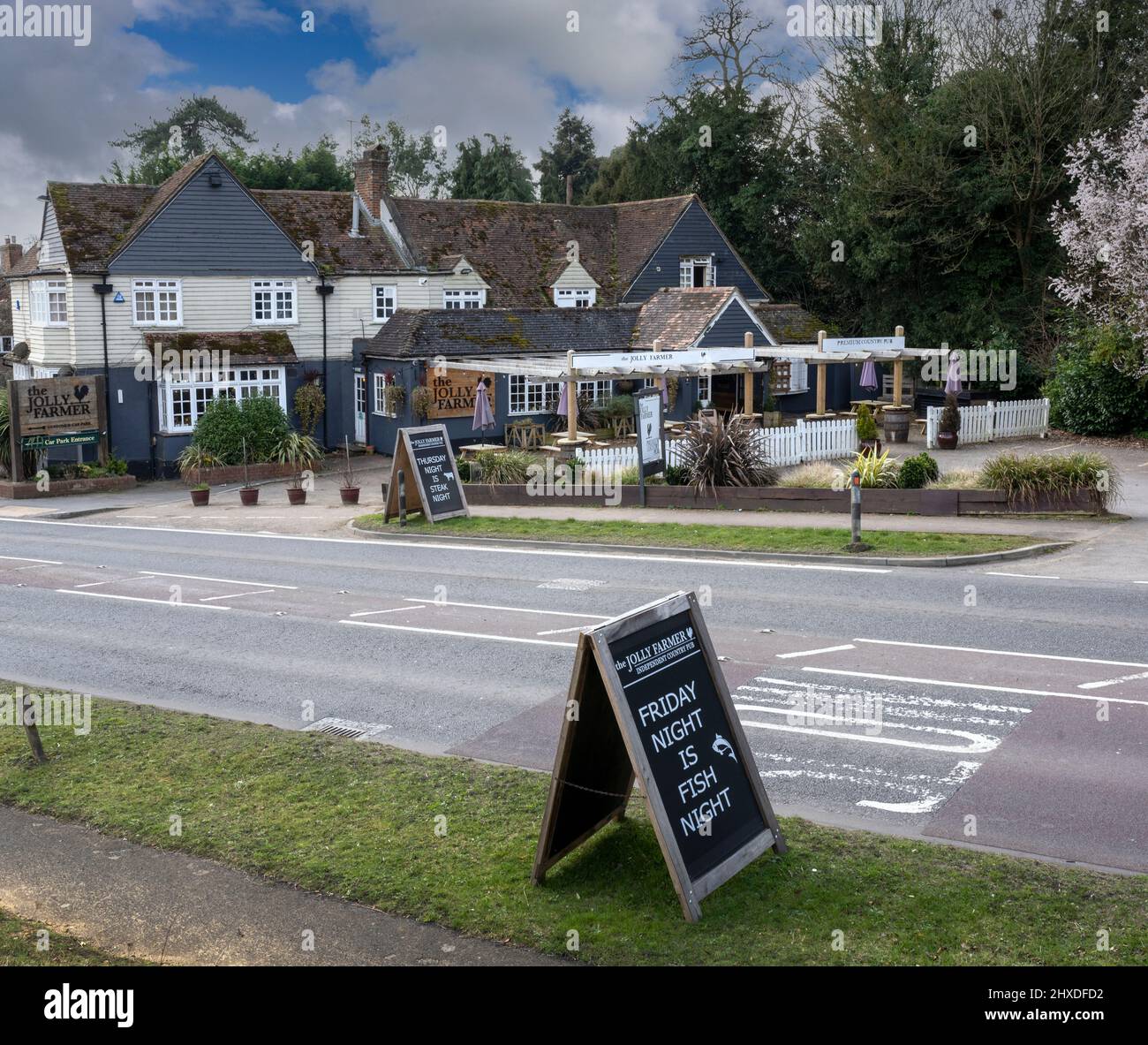 La maison publique Jolly Farmer, Puttenham Heath Road, Puttenham, Guildford, Surrey, Angleterre, Royaume-Uni Banque D'Images
