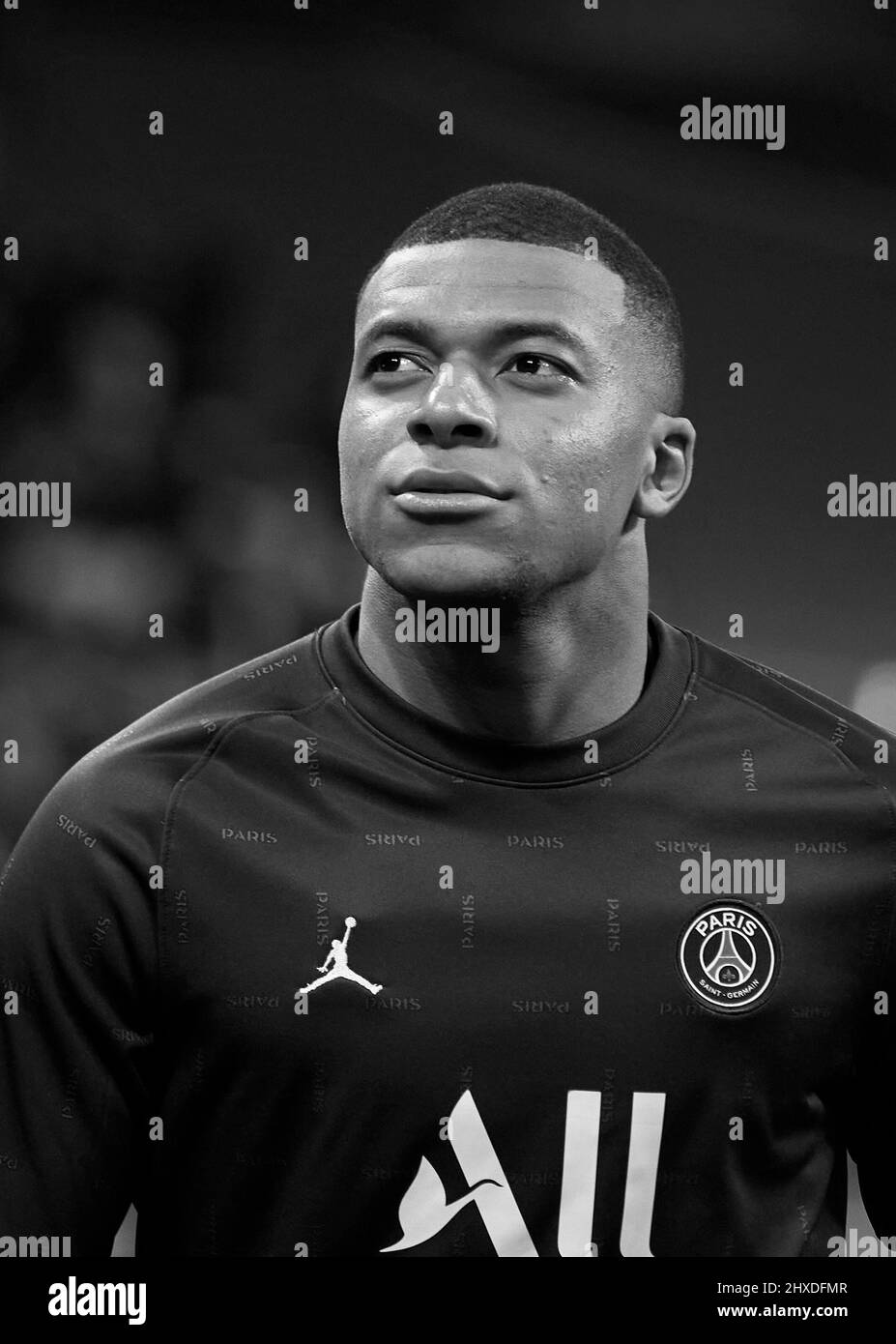 Kylian Mbappe, joueur de football français de Paris Saint Germain, lors de l'échauffement avant le match contre le Real Madrid. Stade Santiago Bernabéu, Madrid. Banque D'Images
