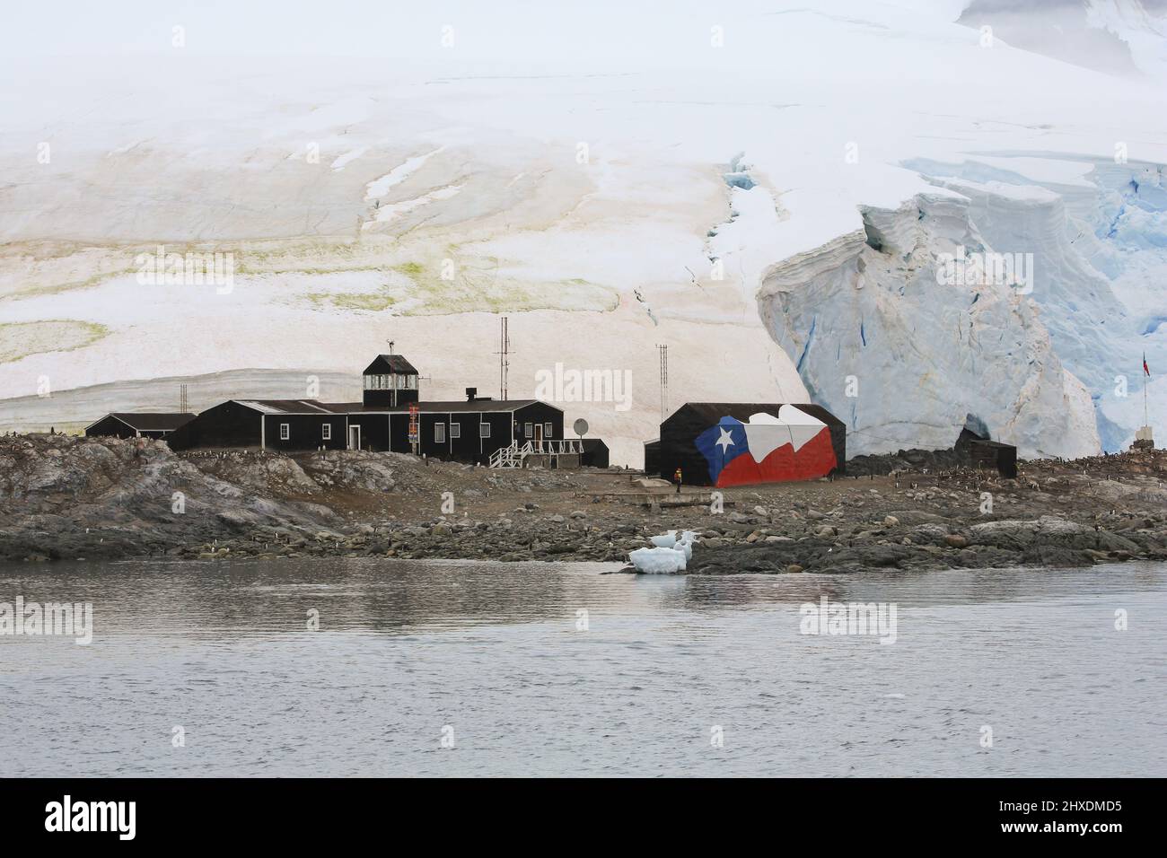 Gabriel González Videla Station sur la péninsule Antarctique, à l'est de l'île Lemaire. Banque D'Images