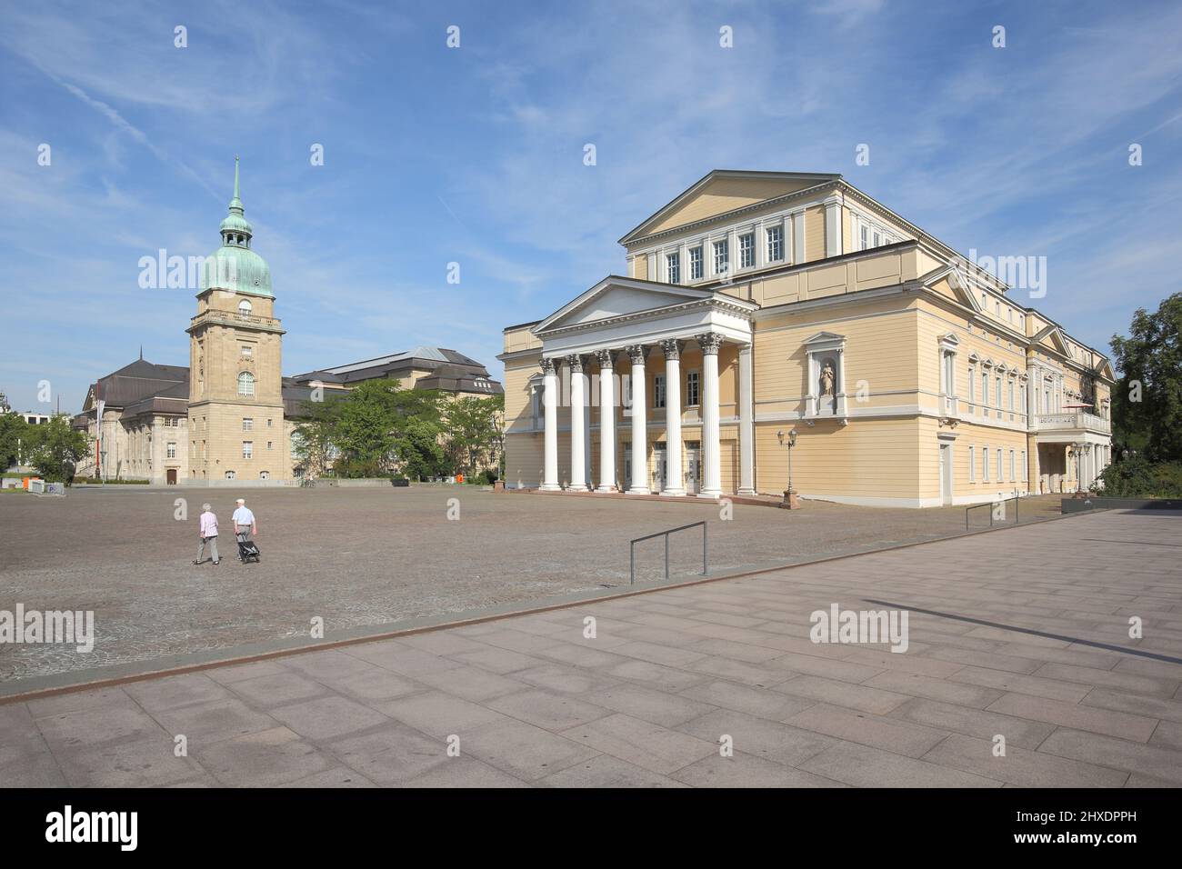 Karolienplatz avec Archives d'Etat néoclassiques et Musée d'Etat à Darmstadt, Hesse, Allemagne Banque D'Images