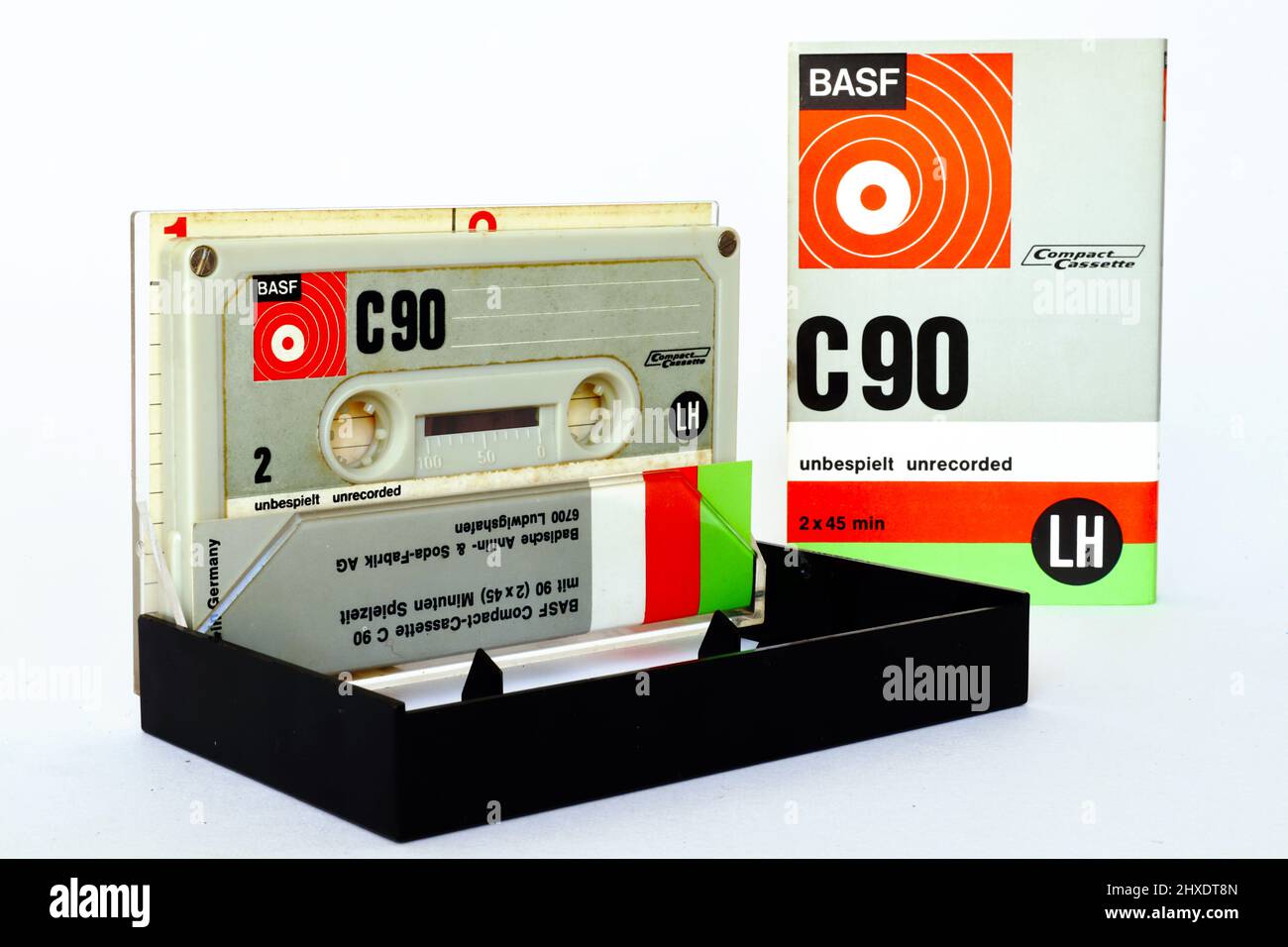Cassette d'époque BASF 1971 Compact-cassette LH C90 – BASF, fabriqué en  Allemagne, Badische Anilin, Soda-Fabrik AG Ludwigshafen Photo Stock - Alamy