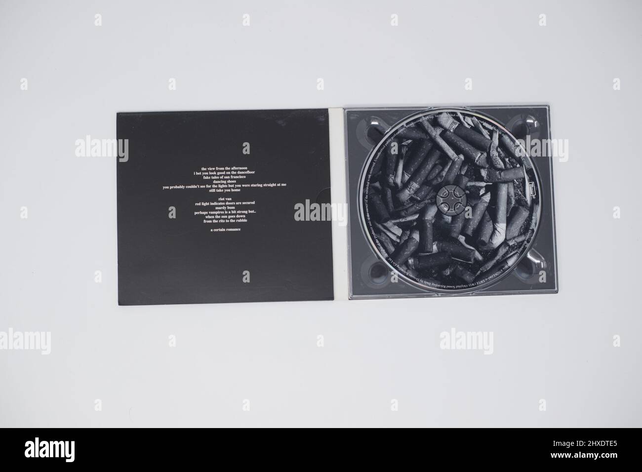 Arctic Monkeys - quel que soit le nom des gens, c’est ce que je ne suis pas album en vue avec CD sur fond blanc Banque D'Images Arctic Monkeys - quel que soit le nom des gens, c’est ce que je ne suis pas album en vue avec CD sur fond blanc Banque D'Images
