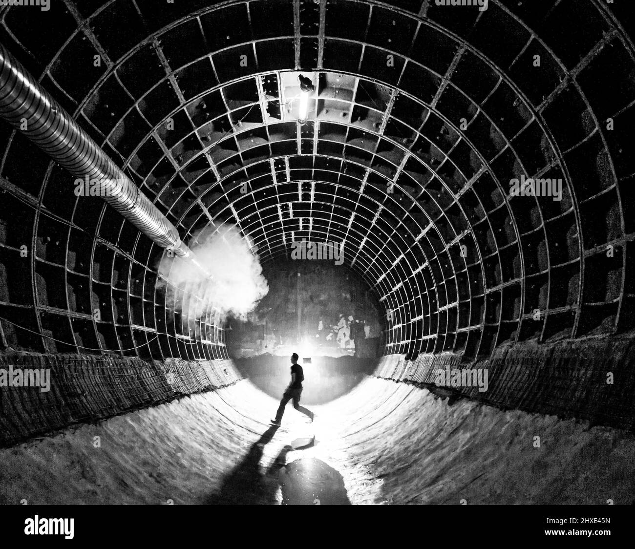 Tunnel dans le musée Bunker 703, Moscou, Russie. Concept- couverture de livre, claustrophobie, danger, post-nucléaire Banque D'Images