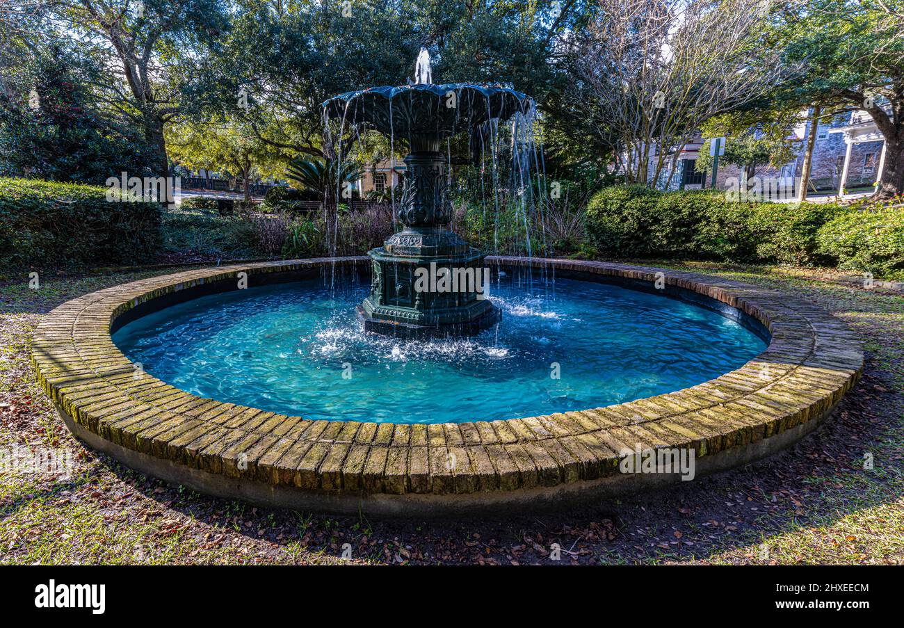 Fontaine d'eau très ornée dans le quartier historique du centre-ville, Charleston, Caroline du Sud, États-Unis Banque D'Images