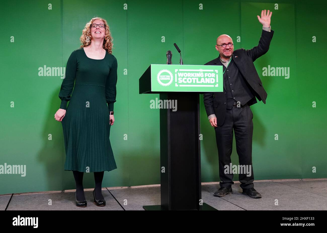 Lorna Slater et Patrick Harvie, co-leaders du parti, sont sur scène lors de la conférence Scottish Green Party à l'hôtel Stirling court, dans le domaine de l'Université de Stirling. Date de la photo: Samedi 12 mars 2022. Banque D'Images