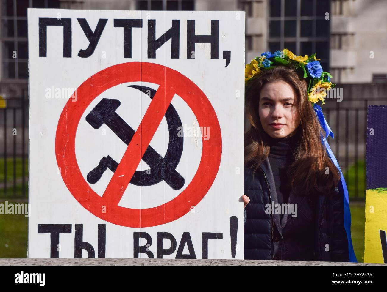 Londres, Royaume-Uni. 12th mars 2022. Des manifestants se sont rassemblés devant Downing Street pour soutenir l'Ukraine tandis que la Russie poursuit son attaque. Credit: Vuk Valcic/Alamy Live News Banque D'Images