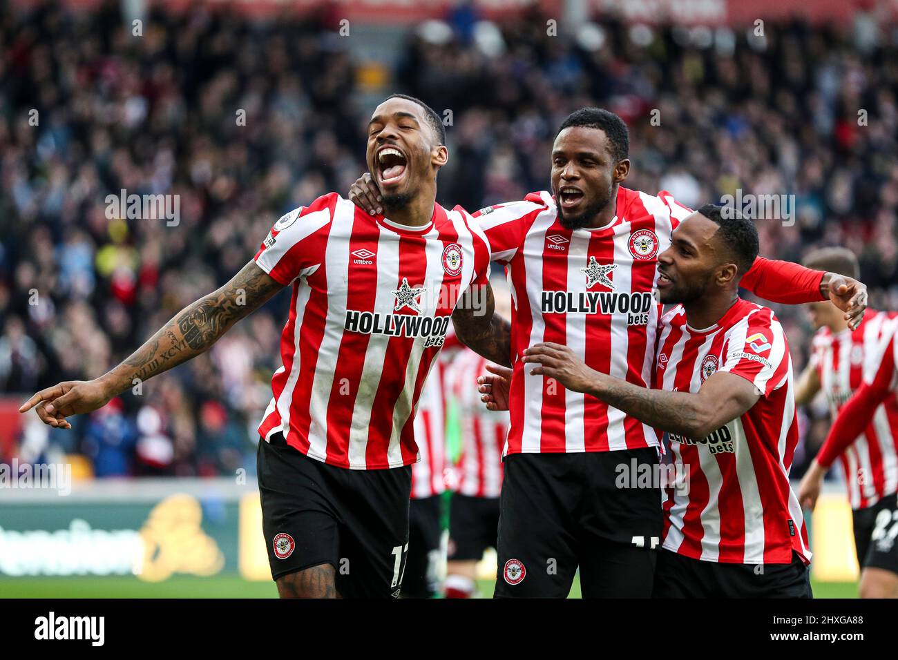 LONDRES, ROYAUME-UNI. 12th MARS Ivan Toney, de Brentford, célèbre son but lors du match de la Premier League entre Brentford et Burnley au stade communautaire de Brentford, à Brentford, le samedi 12th mars 2022. (Credit: Tom West | MI News) Credit: MI News & Sport /Alay Live News Banque D'Images