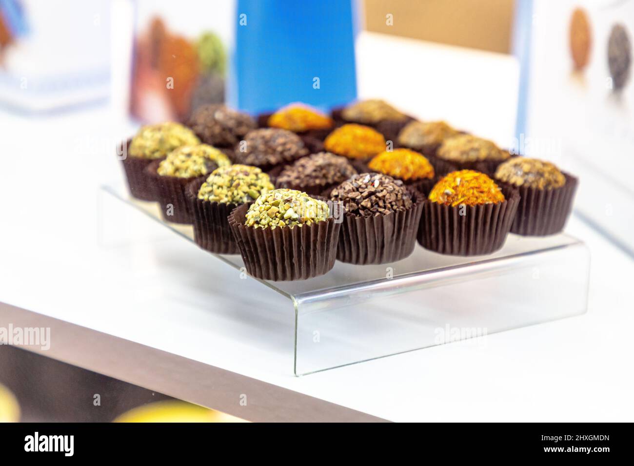 Assortiment de friandises maison avec pistaches et chocolat Banque D'Images