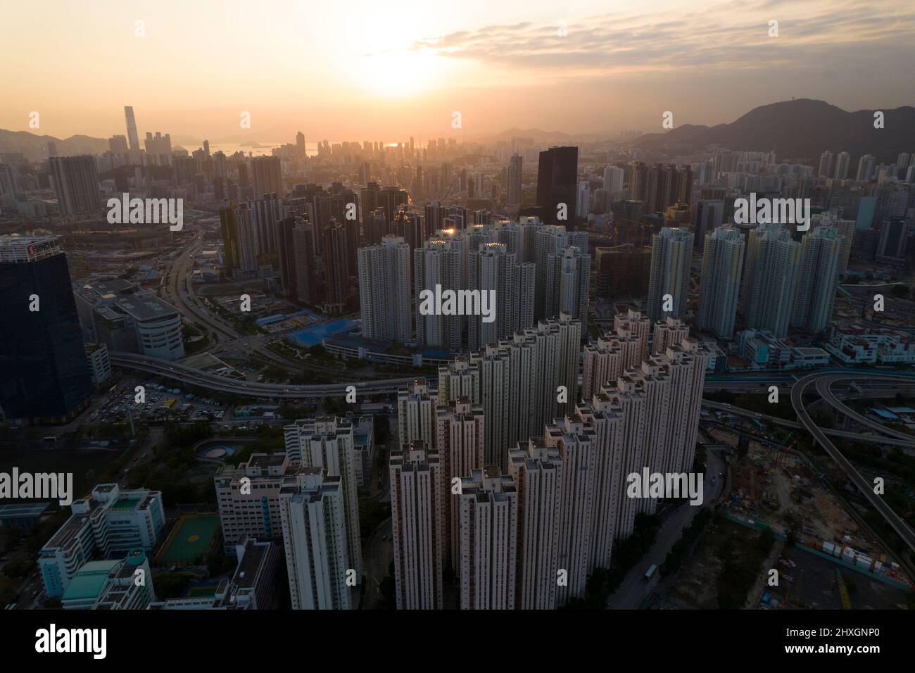Paysage urbain de Kowloon avec coucher de soleil, avec lion rock Banque D'Images