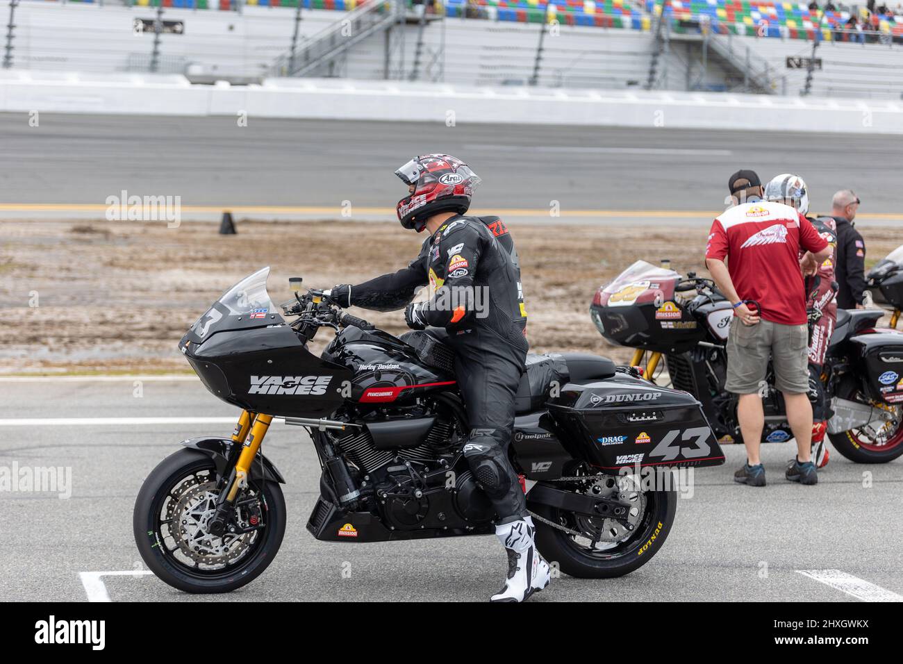 Daytona Beach, Floride, États-Unis. 12th mars 2022. 43 James Rispoli traverse la piste pendant la mission King of the Baggers au circuit international de Daytona Beach, en Floride. 2022, MotoAmerica, stade de l'AMA Superbike et de la série de courses automobiles sur route la plus importante d'Amérique du Nord. Credit: Yaroslav Sabitov/Oui Market Media/Alamy Live News Banque D'Images