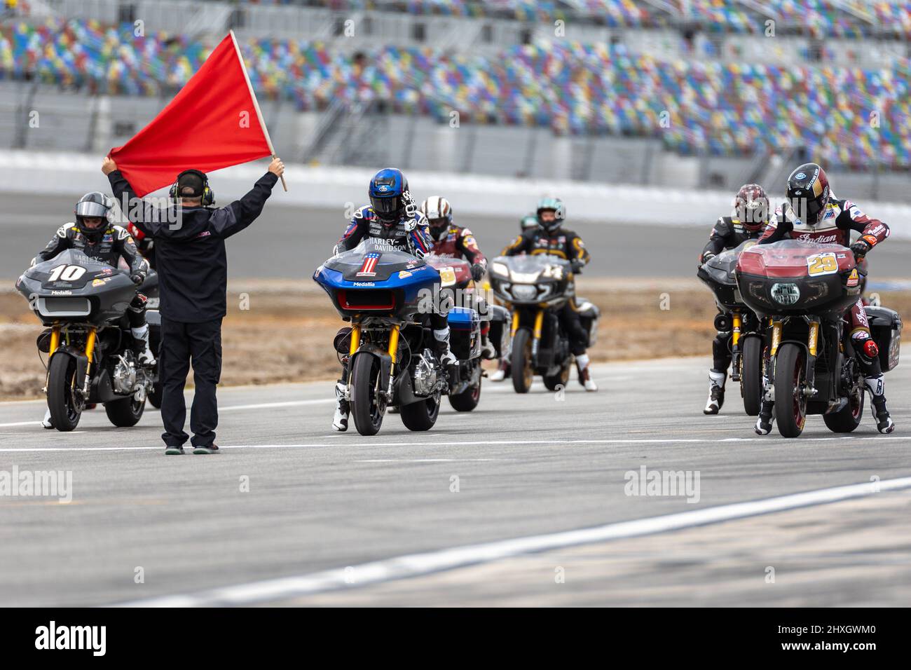 Daytona Beach, Floride, États-Unis. 12th mars 2022. 10 Travis Wyman, 1 Kyle Wyman, 29 Tyler O'Hara traverse la piste pendant la Mission King of the Baggers au circuit international de Daytona Beach, en Floride. 2022, MotoAmerica, stade de l'AMA Superbike et de la série de courses automobiles sur route la plus importante d'Amérique du Nord. Credit: Yaroslav Sabitov/Oui Market Media/Alamy Live News Banque D'Images