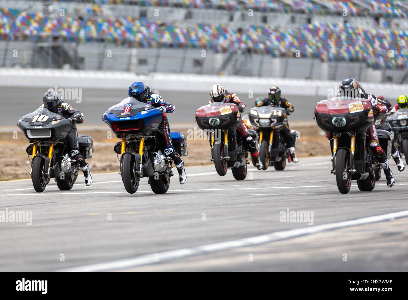 Daytona Beach, Floride, États-Unis. 12th mars 2022. 10 Travis Wyman, 1 Kyle Wyman, 29 Tyler O'Hara traverse la piste pendant la Mission King of the Baggers au circuit international de Daytona Beach, en Floride. 2022, MotoAmerica, stade de l'AMA Superbike et de la série de courses automobiles sur route la plus importante d'Amérique du Nord. Credit: Yaroslav Sabitov/Oui Market Media/Alamy Live News Banque D'Images
