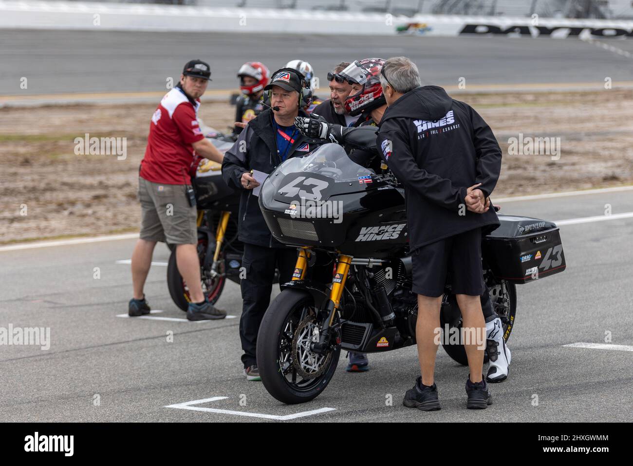 Daytona Beach, Floride, États-Unis. 12th mars 2022. 43 James Rispoli traverse la piste pendant la mission King of the Baggers au circuit international de Daytona Beach, en Floride. 2022, MotoAmerica, stade de l'AMA Superbike et de la série de courses automobiles sur route la plus importante d'Amérique du Nord. Credit: Yaroslav Sabitov/Oui Market Media/Alamy Live News Banque D'Images