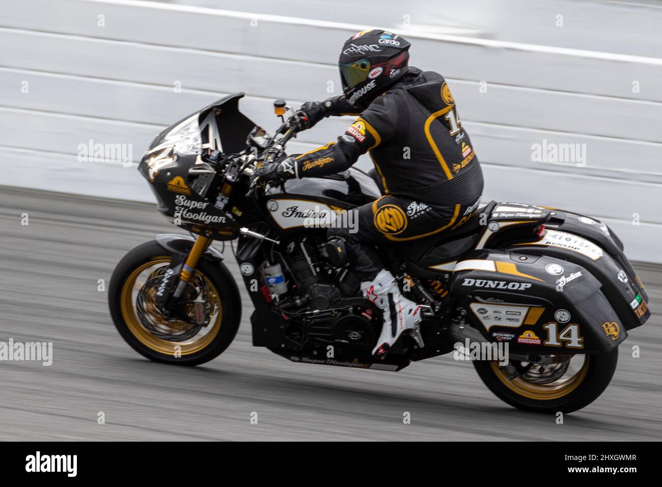 Daytona Beach, Floride, États-Unis. 12th mars 2022. 14 Frankie Garcia passe par la piste pendant la Mission King of the Baggers au Daytona International Speedway à Daytona Beach, FL. 2022, MotoAmerica, stade de l'AMA Superbike et de la série de courses automobiles sur route la plus importante d'Amérique du Nord. Credit: Yaroslav Sabitov/Oui Market Media/Alamy Live News Banque D'Images