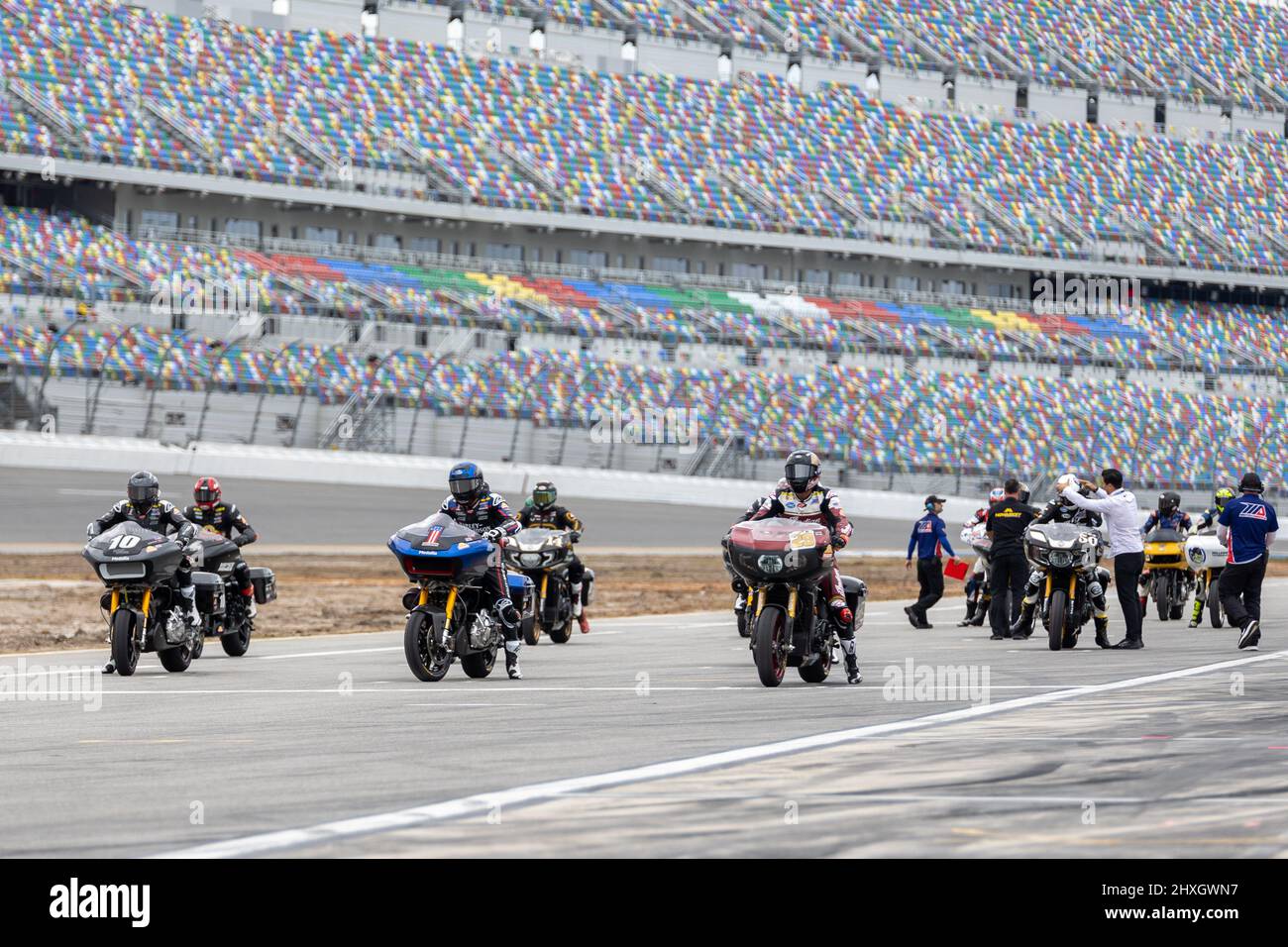 Daytona Beach, Floride, États-Unis. 12th mars 2022. 10 Travis Wyman, 1 Kyle Wyman, 29 Tyler O'Hara traverse la piste pendant la Mission King of the Baggers au circuit international de Daytona Beach, en Floride. 2022, MotoAmerica, stade de l'AMA Superbike et de la série de courses automobiles sur route la plus importante d'Amérique du Nord. Credit: Yaroslav Sabitov/Oui Market Media/Alamy Live News Banque D'Images