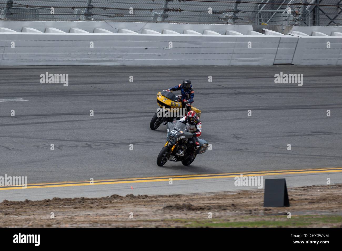 Daytona Beach, Floride, États-Unis. 12th mars 2022. 13 Cory West, 55 Eric Stahl traverse la piste pendant la Mission King of the Baggers au circuit international de Daytona Beach, en Floride. 2022, MotoAmerica, stade de l'AMA Superbike et de la série de courses automobiles sur route la plus importante d'Amérique du Nord. Credit: Yaroslav Sabitov/Oui Market Media/Alamy Live News Banque D'Images
