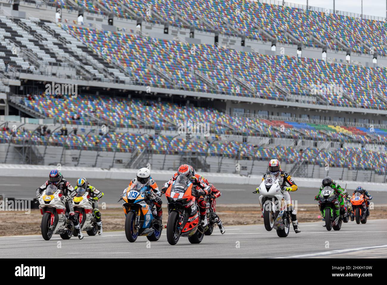 Daytona Beach, Floride, États-Unis. 12th mars 2022. 2 Josh Herrin, 113 Sheridan Morais, 32 Jake Gagne passe par la piste pendant le Daytona 200 au Daytona International Speedway à Daytona Beach, FL. 2022, MotoAmerica, stade de l'AMA Superbike et de la série de courses automobiles sur route la plus importante d'Amérique du Nord. Credit: Yaroslav Sabitov/Oui Market Media/Alamy Live News Banque D'Images