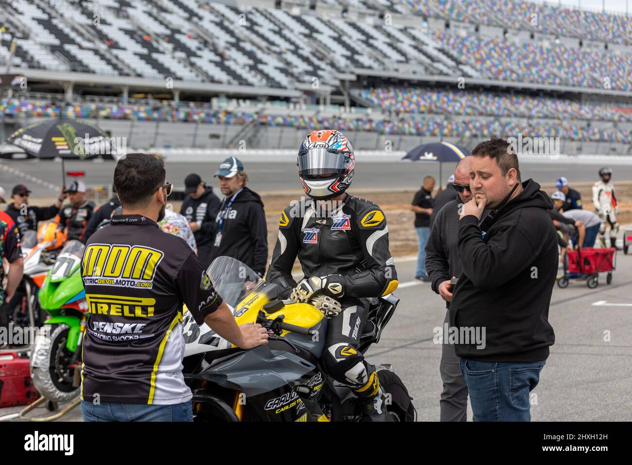 Daytona Beach, Floride, États-Unis. 12th mars 2022. 332 Arthur Aznavuryan passe sur la piste pendant le Daytona 200 au Daytona International Speedway à Daytona Beach, FL. 2022, MotoAmerica, stade de l'AMA Superbike et de la série de courses automobiles sur route la plus importante d'Amérique du Nord. Credit: Yaroslav Sabitov/Oui Market Media/Alamy Live News Banque D'Images