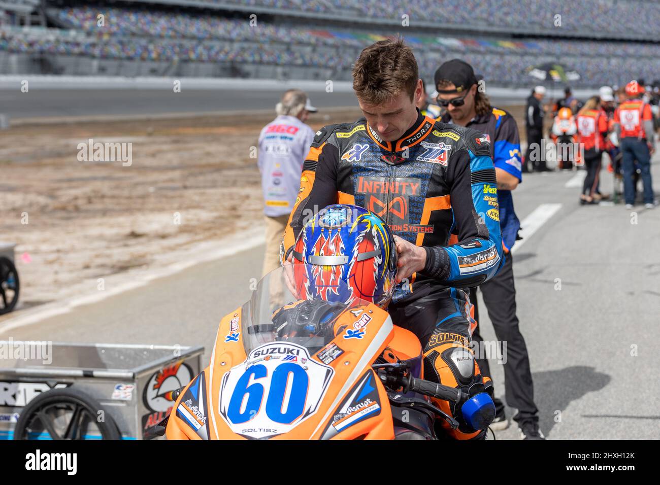 Daytona Beach, Floride, États-Unis. 12th mars 2022. 60 Carl Soltisz passe par la piste pendant le Daytona 200 au Daytona International Speedway à Daytona Beach, FL. 2022, MotoAmerica, stade de l'AMA Superbike et de la série de courses automobiles sur route la plus importante d'Amérique du Nord. Credit: Yaroslav Sabitov/Oui Market Media/Alamy Live News Banque D'Images