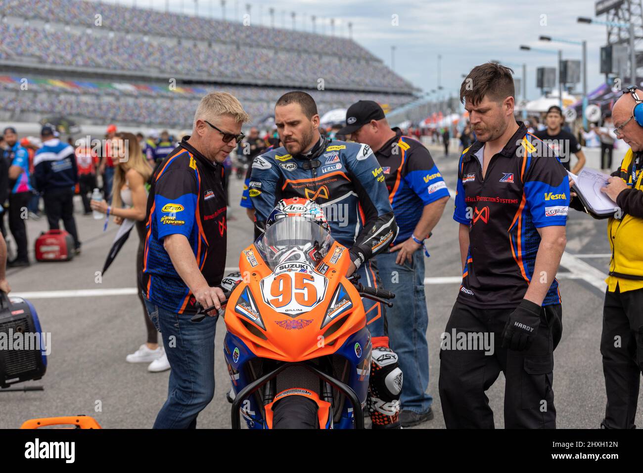 Daytona Beach, Floride, États-Unis. 12th mars 2022. 95 Hayden Gillim passe sur la piste pendant le Daytona 200 au Daytona International Speedway à Daytona Beach, FL. 2022, MotoAmerica, stade de l'AMA Superbike et de la série de courses automobiles sur route la plus importante d'Amérique du Nord. Credit: Yaroslav Sabitov/Oui Market Media/Alamy Live News Banque D'Images