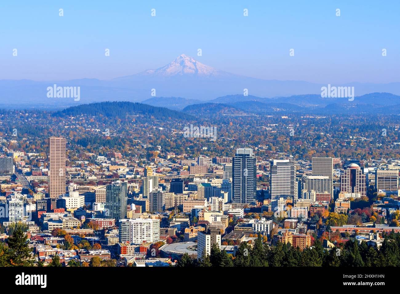 Ville de Portland et Mount Hood en automne, Oregon-États-Unis Banque D'Images