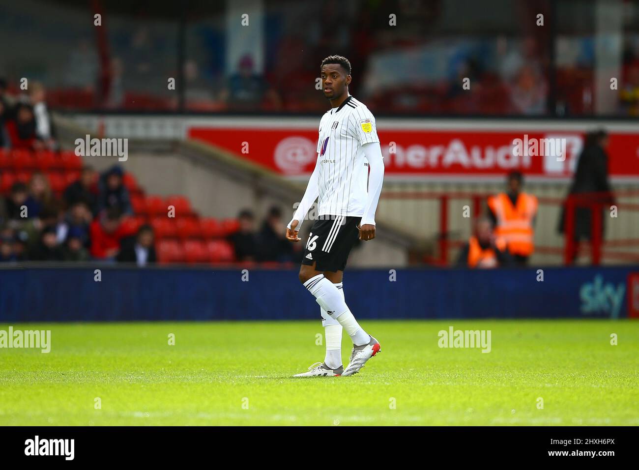 Oakwell, Barnsley, Angleterre - 12th mars 2022 Tosin Adarabioyo (16) de Fulham - pendant le jeu Barnsley v Fulham, Sky Bet EFL Championship 2021/22, à Oakwell, Barnsley, Angleterre - 12th mars 2022 crédit: Arthur Haigh/WhiteRosePhotos/Alay Live News Banque D'Images