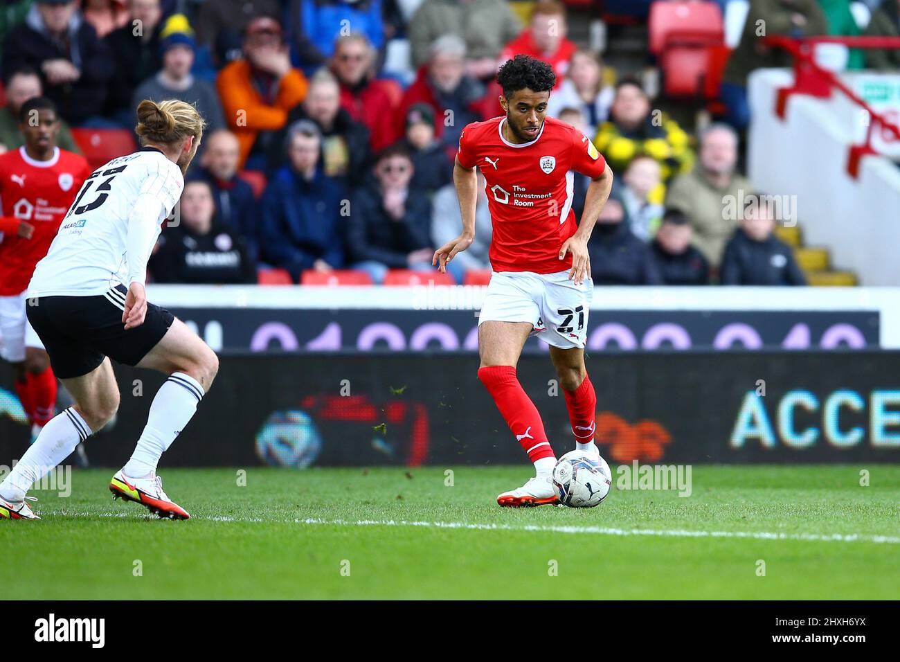 Oakwell, Barnsley, Angleterre - 12th mars 2022 Romal Palmer (21) de Barnsley - pendant le jeu Barnsley v Fulham, Sky Bet EFL Championship 2021/22, à Oakwell, Barnsley, Angleterre - 12th mars 2022 crédit: Arthur Haigh/WhiteRosePhotos/Alamy Live News Banque D'Images