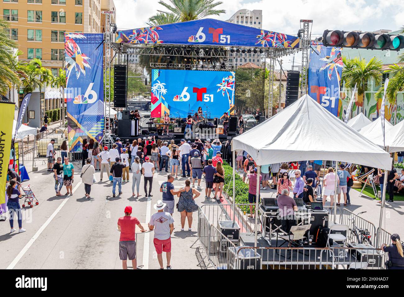 Coral Gables Florida Coral Way Miami Carnaval on the Miracle Mile annuel hispanique Street festival carnaval vendeurs stall stands stand stands stands cabines fr Banque D'Images