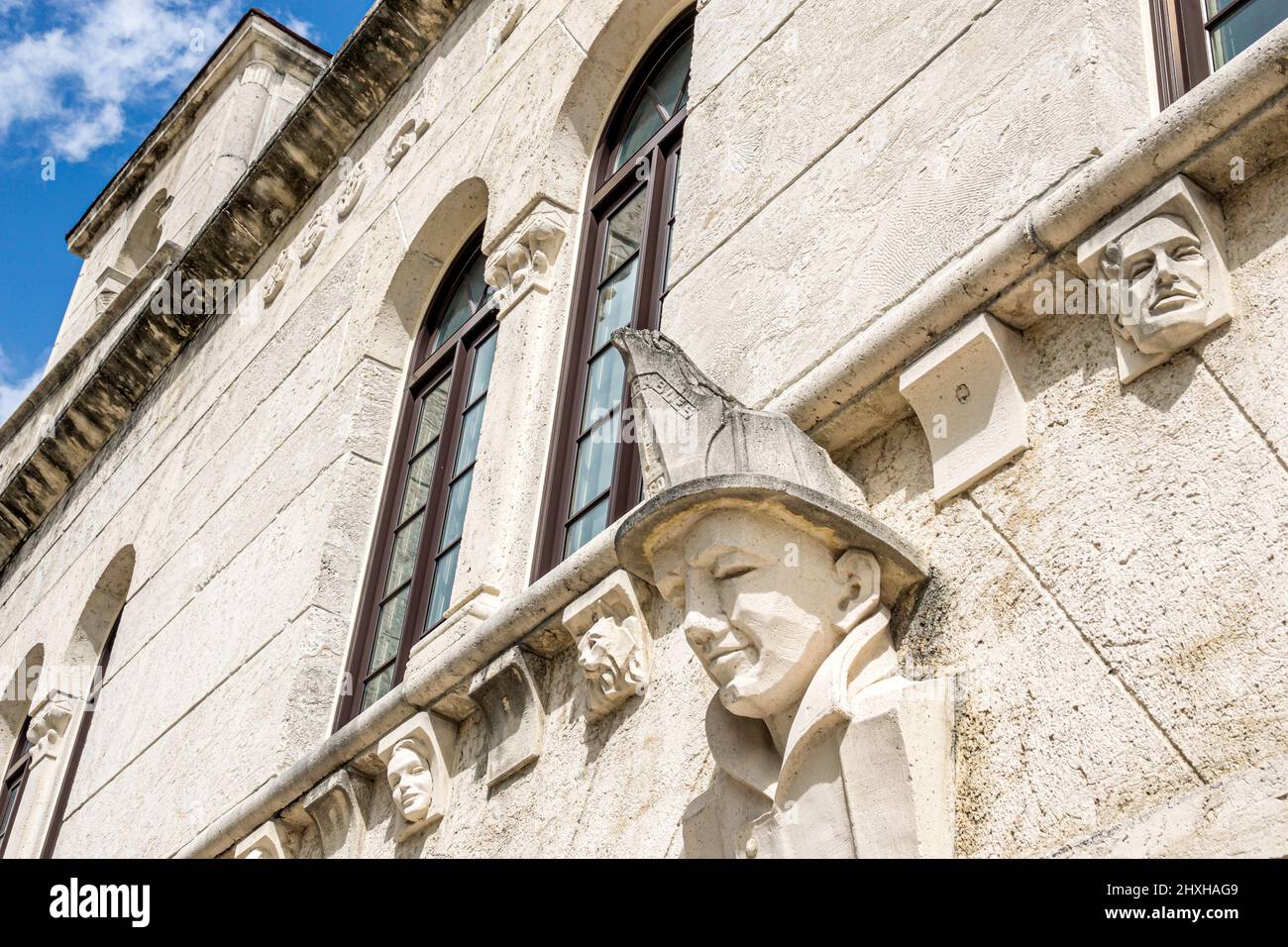 Coral Gables Florida Miami Coral Gables Museum extérieur extérieur ancien poste de police incendie Dépression sculpture moderne WPA Banque D'Images